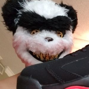 Meet your Posher, Sneaky